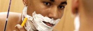 Lees meer over het artikel Voorkomen ingegroeide haartjes bij mannen met donkere huid