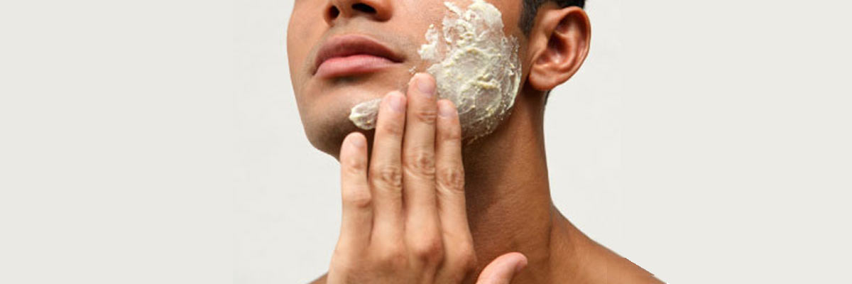 Lees meer over het artikel Als man je gezicht scrubben: wel of niet doen?